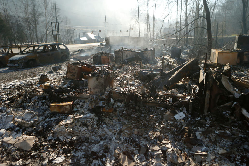 Great Smoky Mountains wildfires ravage Gatlinburg, Tenn.