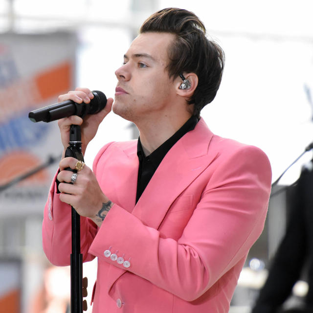 Harry Styles Debuts Slick New Hairdo on the Set of Upcoming Film