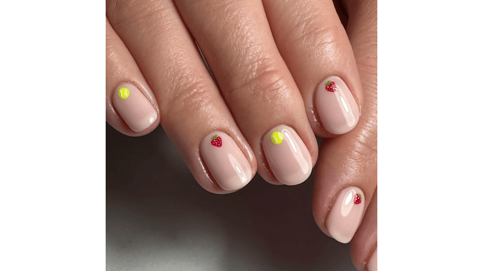 Tennis takes Minimalism @nailsbyrosie