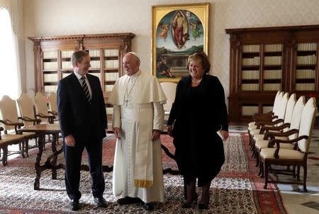 Pope Francis meets Irish Prime Minister Enda Kenny (L) and his wife Fionnuala (R) during a private audience in Vatican, November 28, 2016. REUTERS/Alessandra Tarantino/Pool