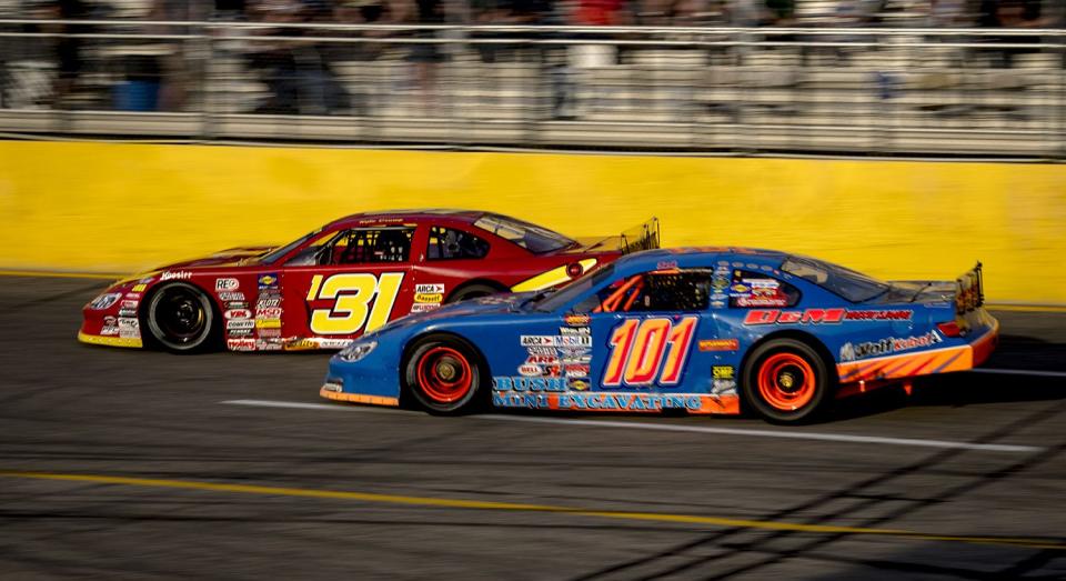 Cars race during the Budweiser Super Late Models Feature at Berlin Raceway in Marne, Michigan on April 23, 2022. (Nic Antaya/ARCA Racing)