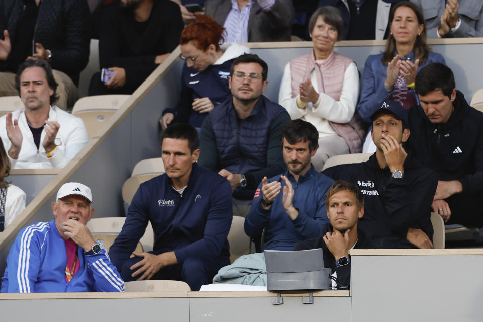 Germany's Alexander Zverev's players box during the quarterfinal match of the French Open tennis tournament against Australia's Alex De Minaur at the Roland Garros stadium in Paris, Wednesday, June 5, 2024. (AP Photo/Aurelien Morissard)