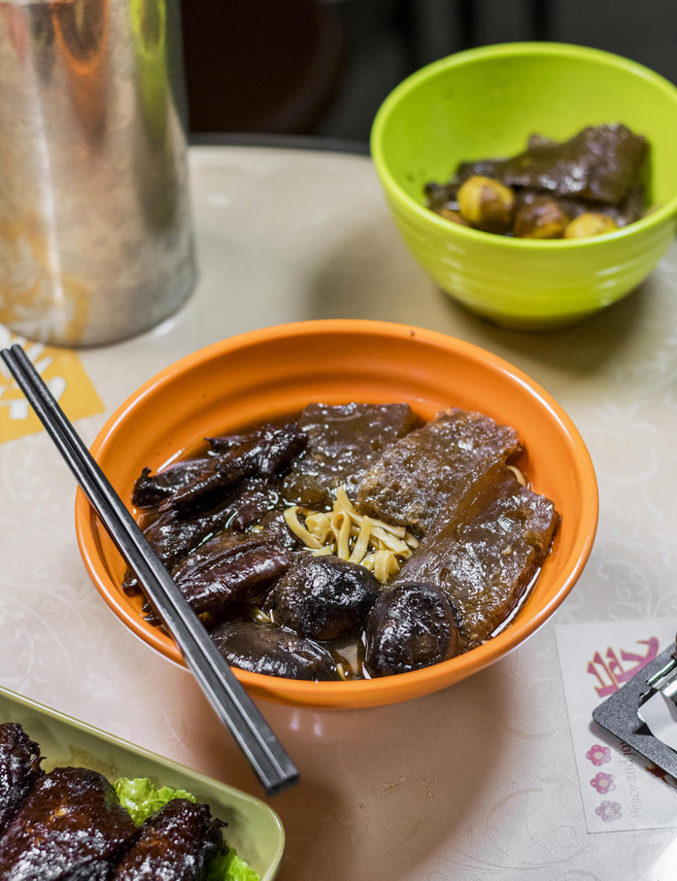 土瓜灣美食︱街坊車仔麵店$41三餸麵 加蝦殼熬成湯膽！入味瑞士汁雞翼