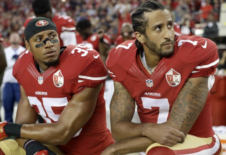 NFL抗議國歌的發起人凱普尼克(右)至今仍未返回聯盟打球。（美聯社資料照）
