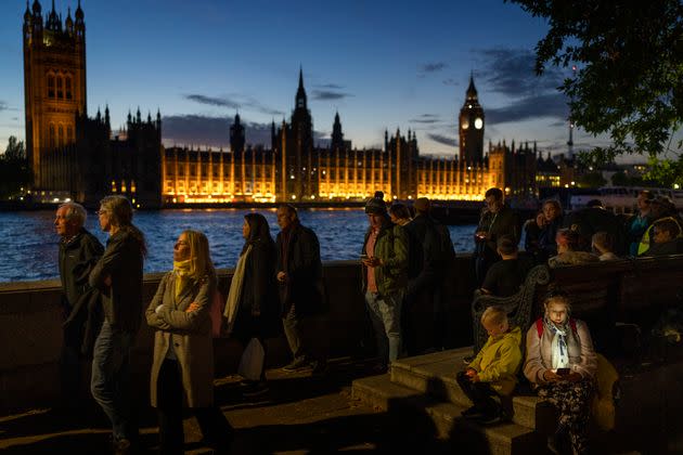 Las colas para ver el féretro real, en Westminster Hall, este pasado sábado. (Photo: Emilio Morenatti via AP)