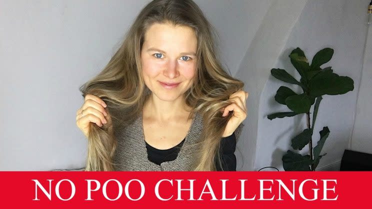 Bloggerin Maria von More Rawfood zu Beginn der “No Poo”- Challenge. Foto: Youtube/More Rawfood