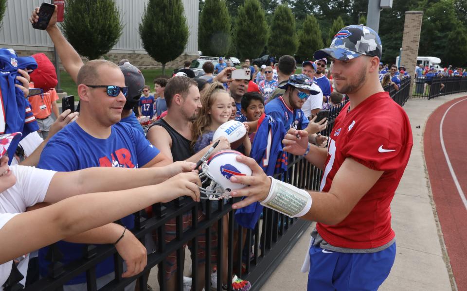 Josh Allen y los Buffalo Bills tienen programado practicar 10 veces en la Universidad St. John Fisher.