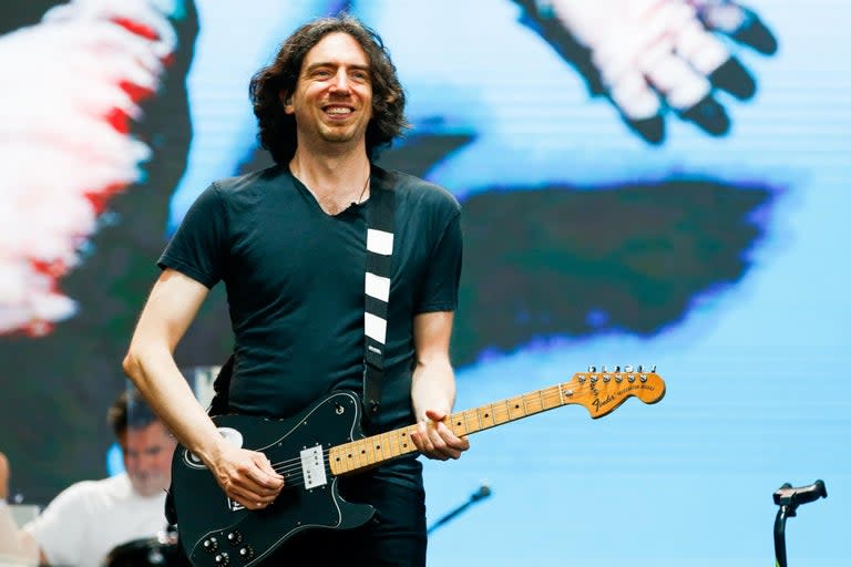 Snow Patrol’s Chasing Cars has been revealed as the most-played song on UK radio in the 21st century. Despite the fact that it never reached number one in the UK singles chart, the 2006 ballad racked up the most radio plays over the last 20 years.Music licensing body PPL also revealed that Black Eyed Peas’ I Gotta Feeling was the second most popular song on UK radio, followed by Pharrell’s Happy. Chasing Cars is one of the band's most recognisable songs, but the track only reached number six when it was released in 2006. It became an enduring hit, going on to spend more than three years in the charts. The Northern Irish band’s frontman Gary Lightbody described the track as “an emotionally open song, and it’s a simple song. But it’s also unabashedly a love song, and we don’t really have any others.”He added: “The way it unifies an audience is the thing I most cherish about it. It’s a beautiful moment every time you play it.”The song also experienced a spike in popularity after featuring on an episode of Grey’s Anatomy, helping it reach number five in the US. The news comes after Snow Patrol were recently forced to cancel their European shows, including their performance at Glastonbury. The band pulled out of their scheduled slot on the Other Stage due to guitarist Johnny McDaid requiring neck surgery.