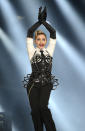 <p>Never change a winning team: Madonna ist ihren legendären Kegel-Korsett-Looks treu geblieben. (Bild: Getty Images) </p>