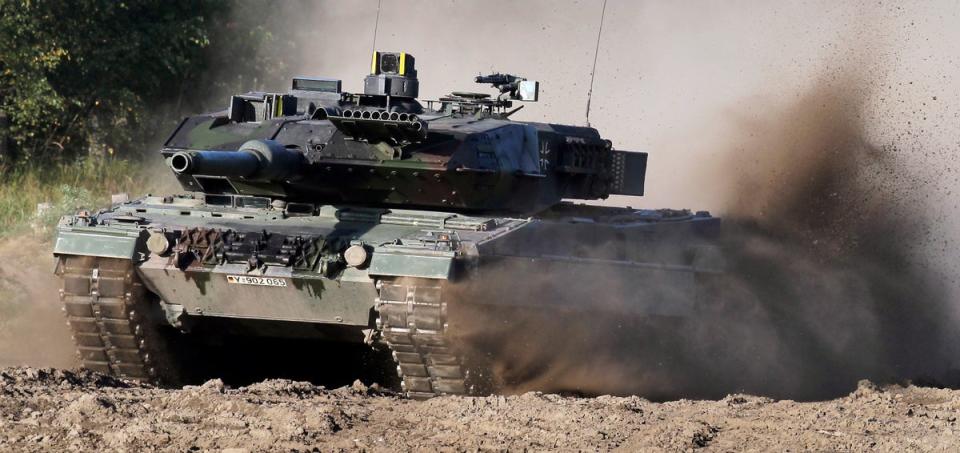 AP EXPLICA-TANQUES LEOPARD (AP)