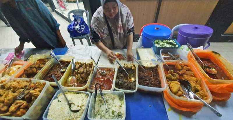 Nasi Lemak - dishes