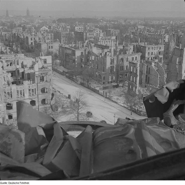 Das zerstörte Dresden im Zweiten Weltkrieg (Bild: Richard Peter/Deutsche Fotothek/Wikimedia)