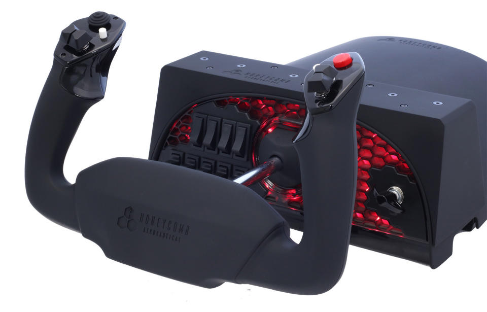 Maingear has teamed with flight sim outfit Honeycomb Aeronautical on a desktop