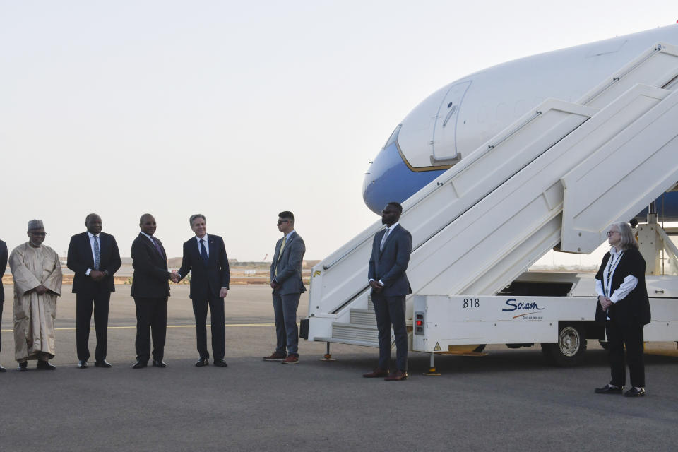 US Secretary of State Antony Blinken 4th left, shakes hands with Nigerien Foreign Minister Hassoumi Massoudou, 3rd left prior to departing the country, at the Diori Hamani International Airport in Niamey, Niger, Friday, March 17, 2023. (Boureima Hama/Pool Photo via AP)