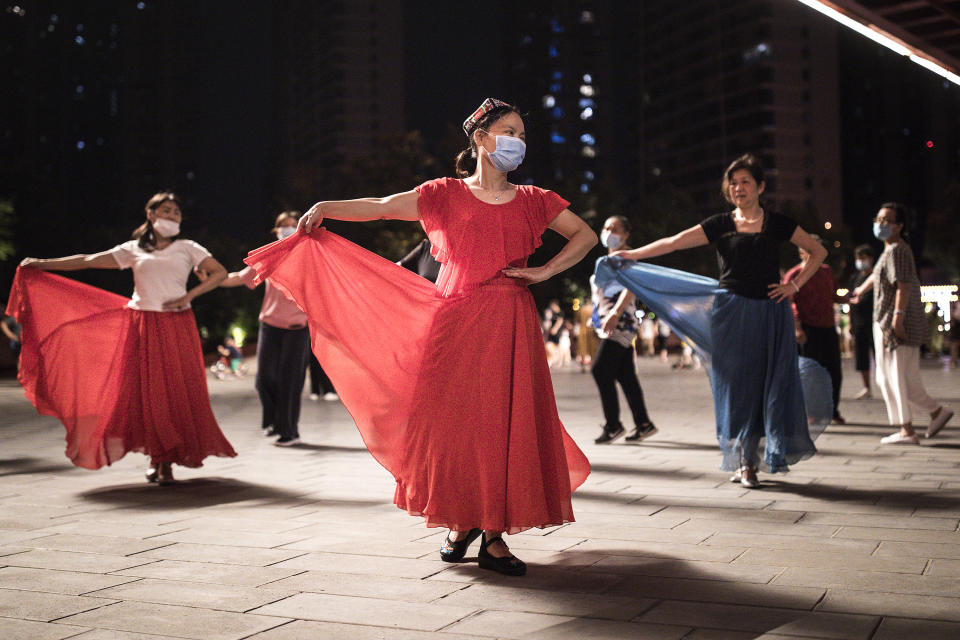 WUHAN, CHINA - JUNE 16: (CHINA OUT) Residents dance to exercise in Jiangtan park on June 16, 2020 in Wuhan, Hubei Province, China. As of June 13th, the response level of public health emergencies in Hubei Province has been reduced to level 3.Wuhan's health commission said that the city had no asymptomatic cases as of June 15, and there are no more close contacts under medical observation.(Photo by Getty Images)