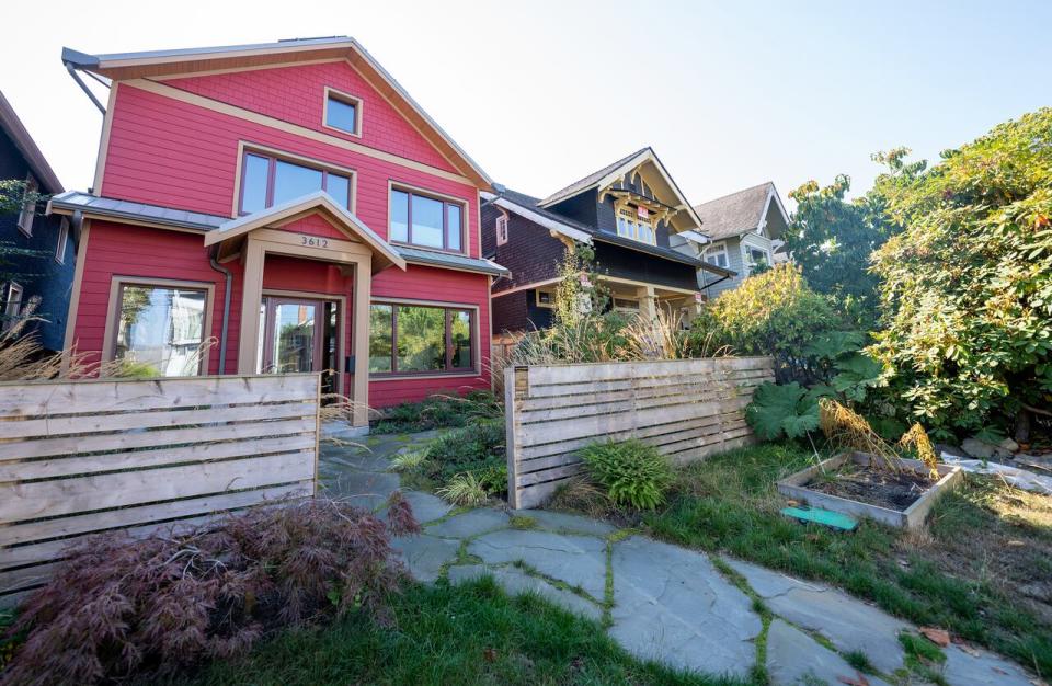 Homes in the Kitsilano neighbourhood of Vancouver on October 3, 2022.  (Jonathan Hayward/The Canadian Press - image credit)