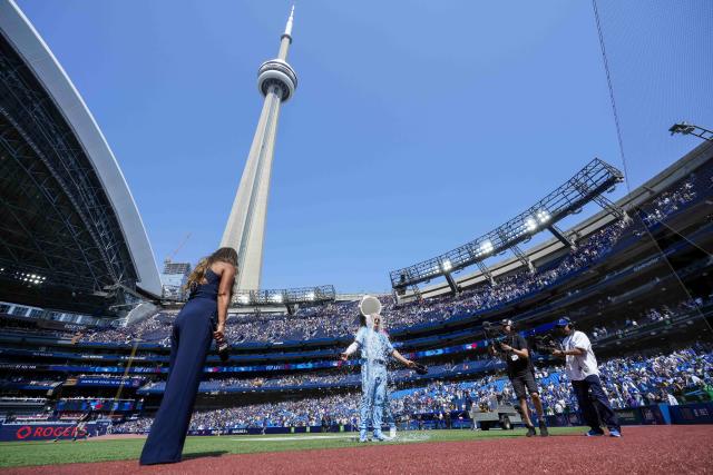 Gausman strikes out 11, Bichette and Chapman HR, Blue Jays beat Brewers 3-1