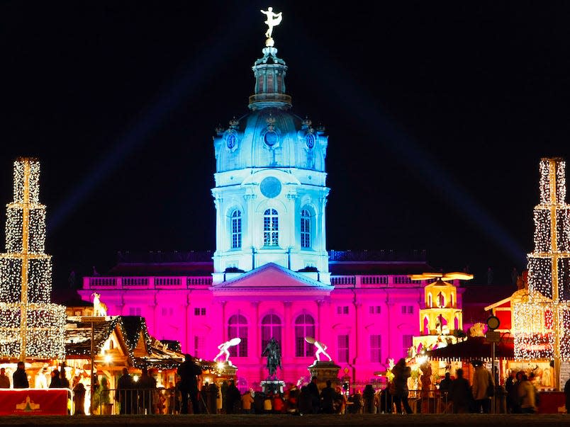 europe christmas market coronavirus before after