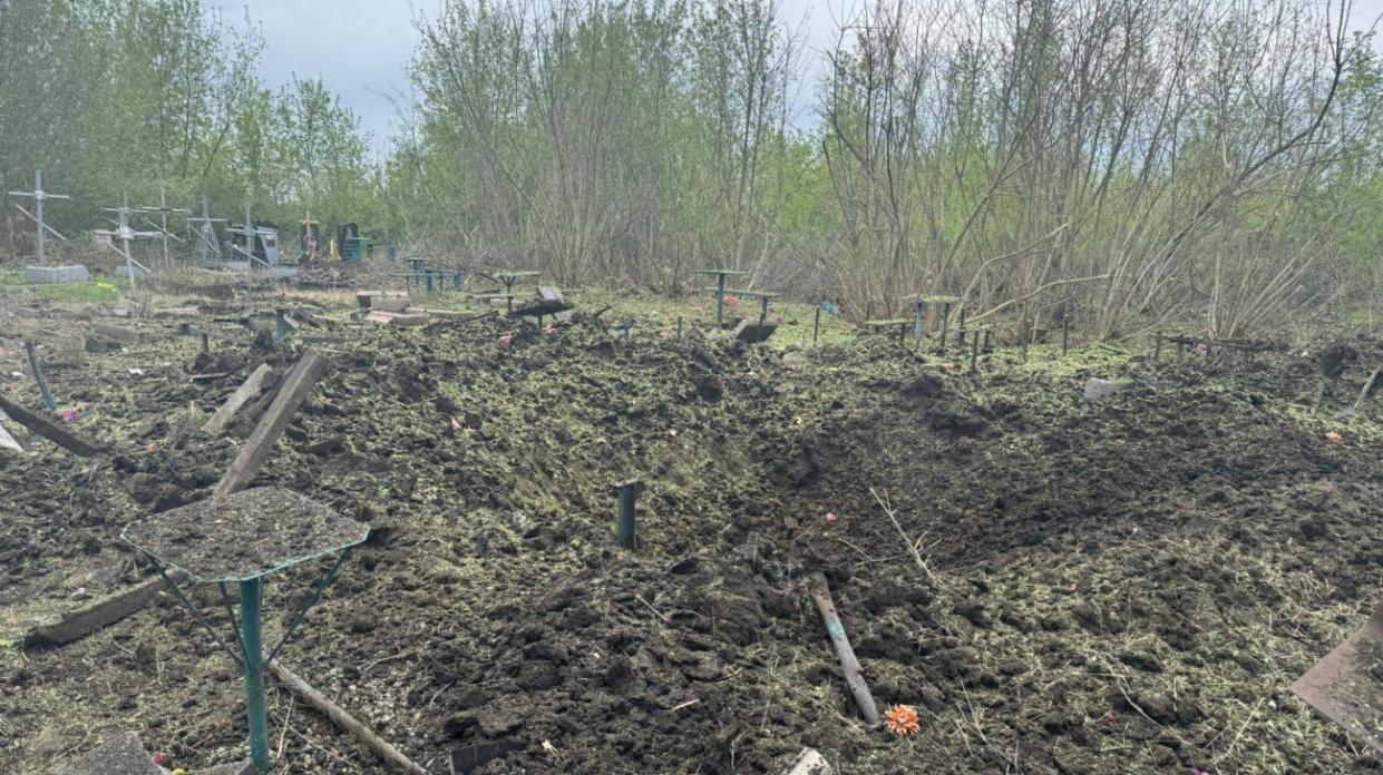 Consequences of a Russian aerial bomb hitting the cemetery. Photo: Kharkiv Oblast Police