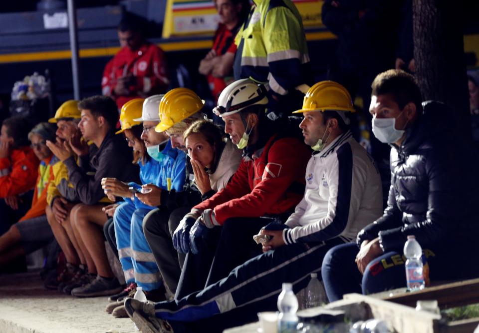 <p>Rescue workers take a rest following an earthquake in Amatrice, central Italy, Aug. 24, 2016. (REUTERS/Ciro De Luca) </p>