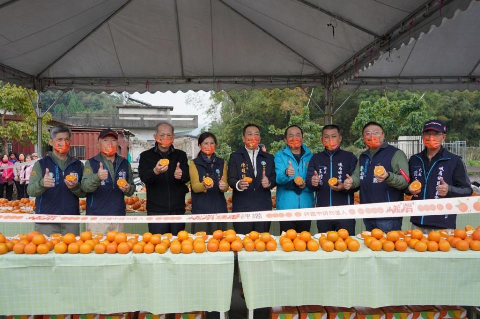 峨眉桶嘉年華本週休二日登場，除了有經典的樂活桔園餐桌外，更強調親子共遊為主軸。（記者彭新茹攝）