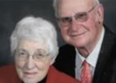 A couple in the US has died within 20 minutes of each other. Source: Argus Leader obituaries