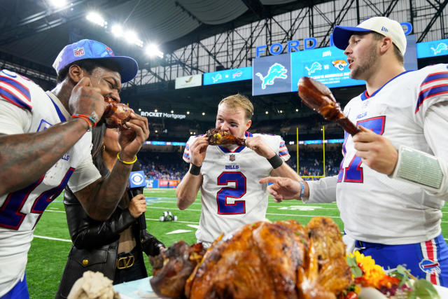 Photos: Bills players returning to Texas for Thanksgiving
