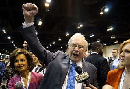 Berkshire Hathaway CEO Warren Buffett yells "Go big red!", the Nebraska Cornhuskers chant, prior to the Berkshire annual meeting in Omaha, Nebraska May 2, 2015. REUTERS/Rick Wilking