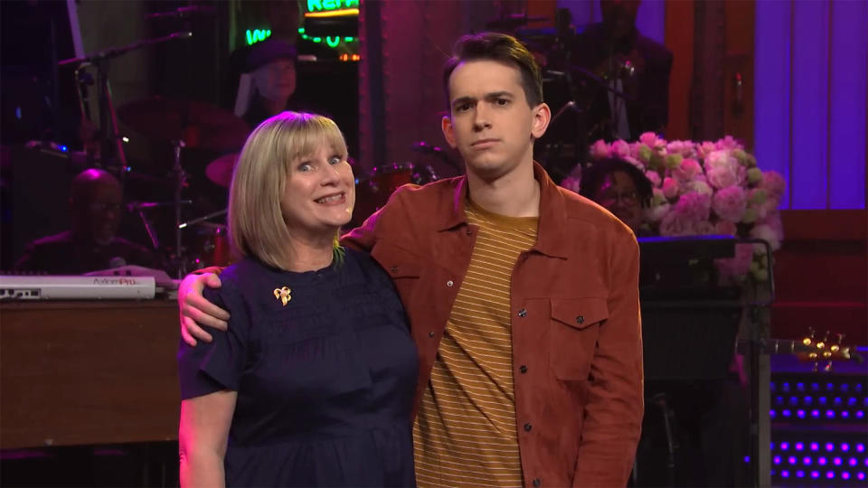 Andrew Dismukes' mom brought a visual surprise for her son. (Saturday Night Live / YouTube)
