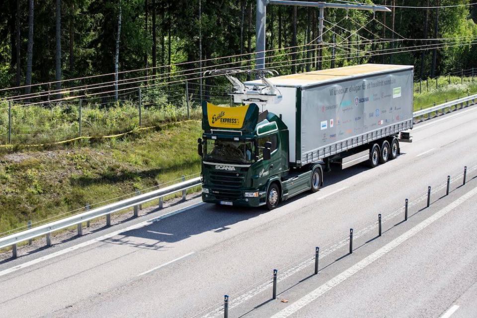 Nasce il progetto “Trucks for German eHighways” che sembra spostare sulle autostrade il sistema dei filobus che conosciamo già da decenni.