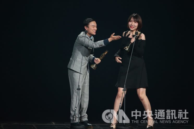 雙人音樂組合「Mr. Miss」／先生小姐（圖）獲最佳演唱組合獎。（中央社）