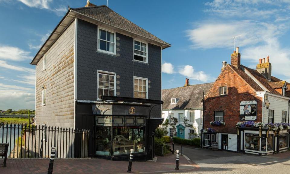 Summer afternoon on High Street in Lewes, England.GDPM92 Summer afternoon on High Street in Lewes, England.