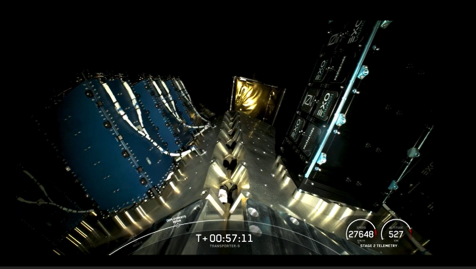 鴻海集團與中央大學共同開發首顆寬頻通訊立方衛星「珍珠號」（PEARL），11/12凌晨終於在美國加州范登堡太空基地，搭乘SpaceX的獵鷹9號運載火箭順利升空，並陸續在飛行時間第57分鐘以及第59分鐘完成軌道部署。翻攝SpaceX