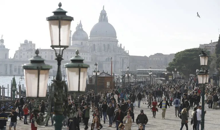 Tourism in Venice: the most visited city in Italy imposes new conditions to enter