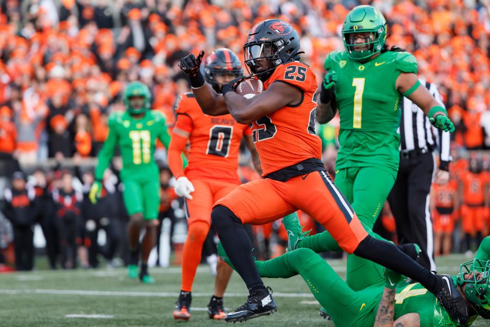 Oregon State running back Isaiah Newell (25) runs with the ball for a touchdown against Oregon during their 2022 game at Reser Stadium.