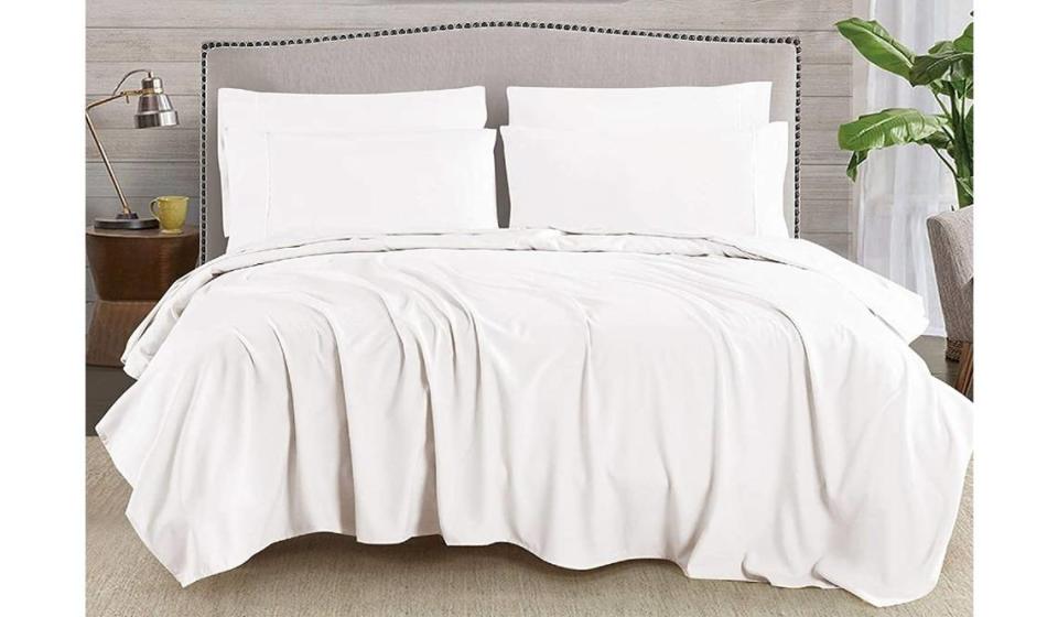 This sheet set’s premium microfiber material is comfy, breathable, and hypoallergenic.