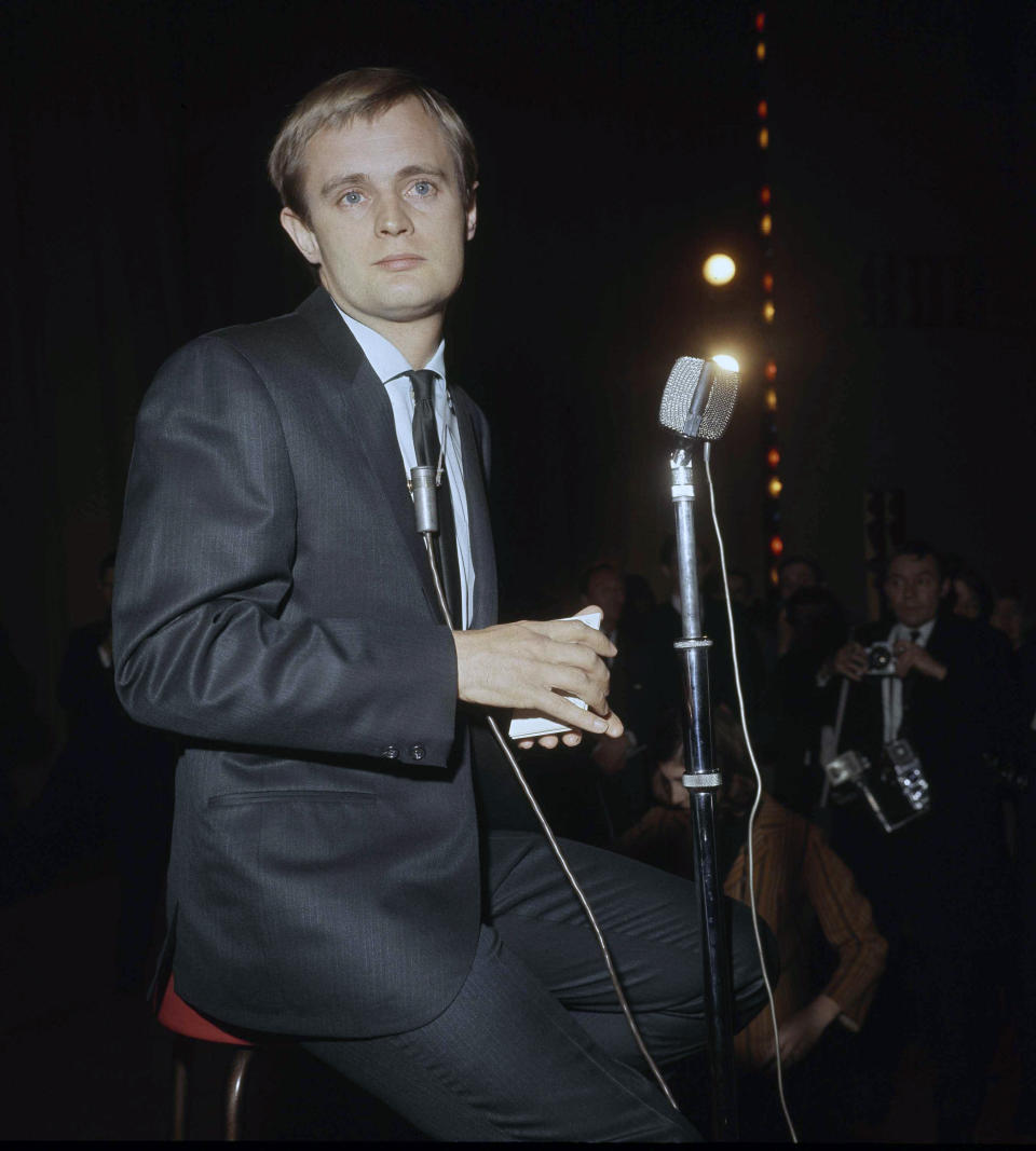 FILE - Actor David McCallumm of the television show "The Man From U.N.C.L.E.," poses in 1966. McCallum, who became a teen heartthrob in the hit series "The Man From U.N.C.L.E." in the 1960s and was the eccentric medical examiner in the popular "NCIS" 40 years later, died on Monday, Sept. 25, 2023. He was 90. He died of natural causes surrounded by family at New York Presbyterian Hospital, CBS said in a statement. (AP Photo, File)