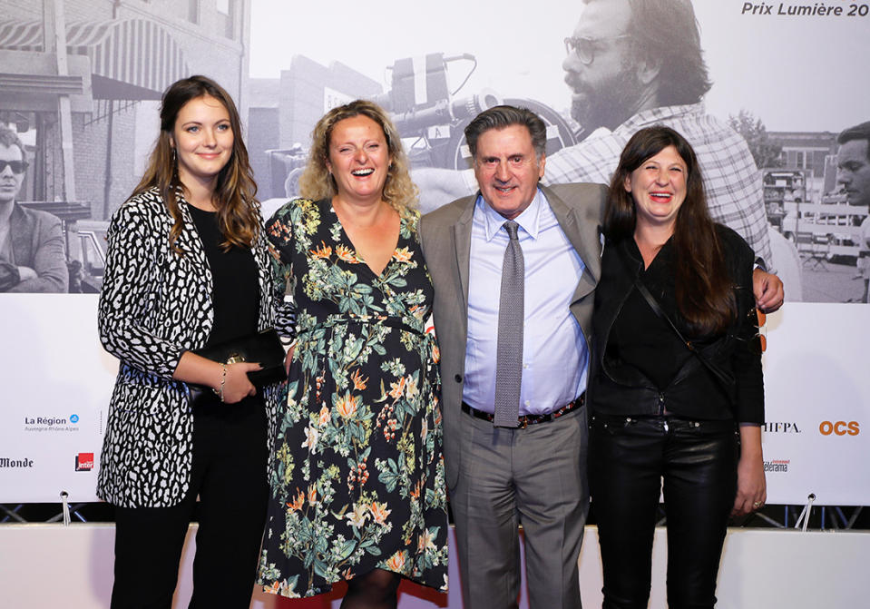 Nelly Auteuil, fille d’Emmanuelle Béart et Daniel Auteuil, pose avec son père