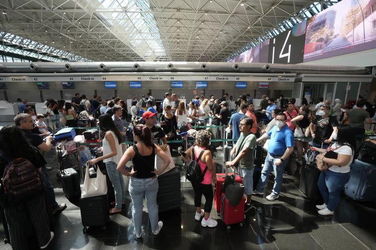 Después de la reunión en Aeroparque hubo una asamblea informativa; ese fue el motivo de las demoras que se produjeron en algunos vuelos de Aerolíneas Argentinas