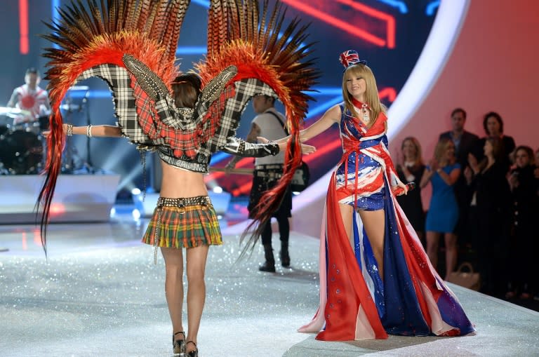 Superstar singer Taylor Swift (R) joined the Victoria's Secret fashion show runway extravaganza in 2013 (Dimitrios Kambouris)