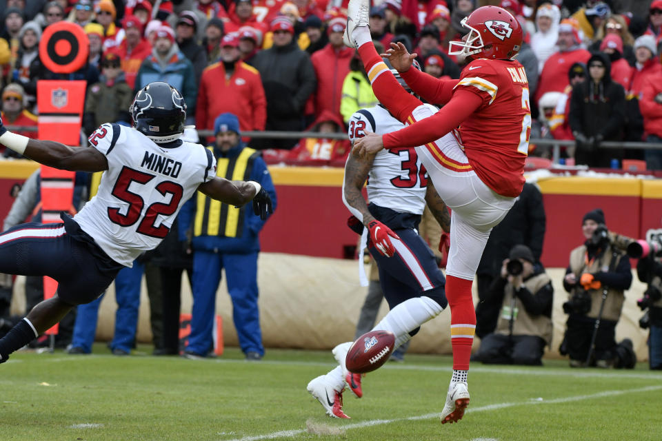 Houston Texans linebacker Barkevious Mingo (52) blocks a punt by Kansas City Chiefs punter Dustin Colquitt (2). (AP Photo/Ed Zurga)