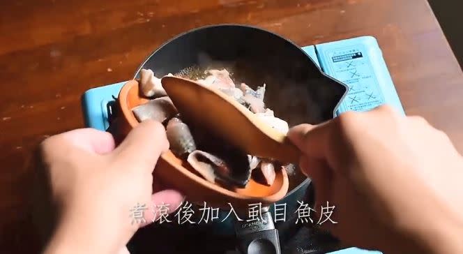  台南人的早餐「虱目魚皮粥」。（圖／翻攝自youtube阿威老師頻道）