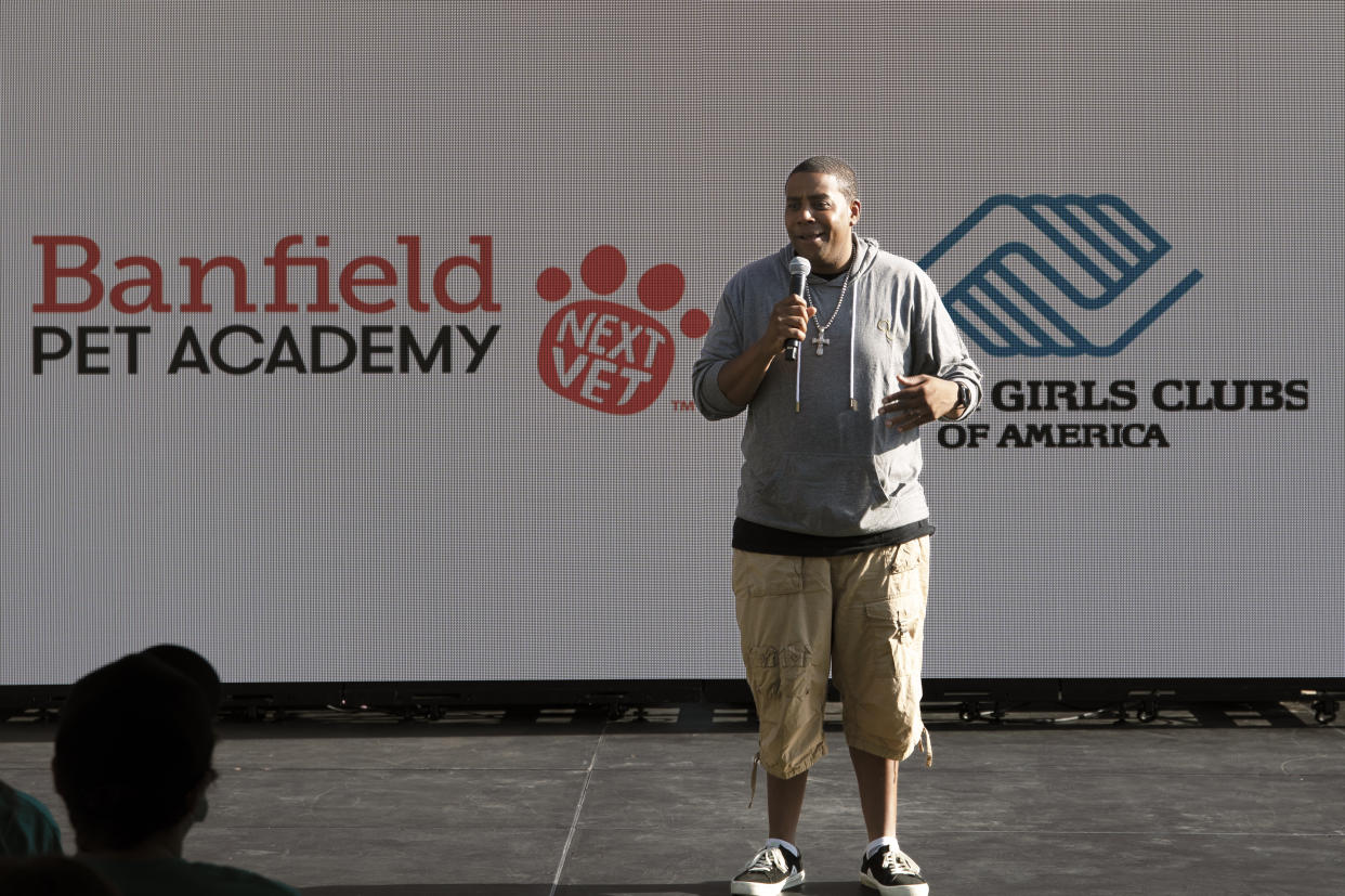 Kenan Thompson talks about opportunities in veterinary medicine. (Courtesy of Banfield Pet Hospital)