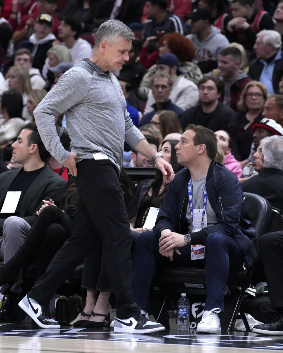 Chicago Bulls coach Bill Donovan walks back to the bench past Phoenix Suns owner Mat Ishbia, right, during the second half of an NBA basketball game between the teams Friday, March 3, 2023, in Chicago. The Suns won 125-104. (AP Photo/Charles Rex Arbogast)