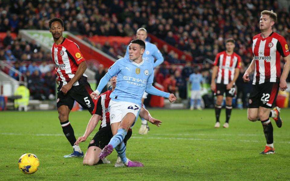 Phil Foden scores Manchester City's third goal at Brentford