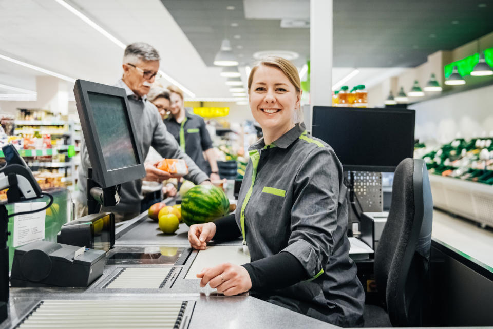 Was verdient man eigentlich an der Supermarktkasse? - Copyright: Tom Werner/Getty Images