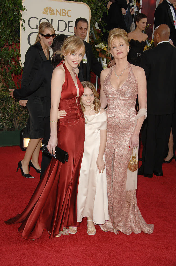 Dakota Johnson, Miss Golden Globe 2006, red gown, with mom Miss Golden Globe 1975 Melanie Griffith, 2006 Golden Globe Awards, Jan. 16, Los Angeles 