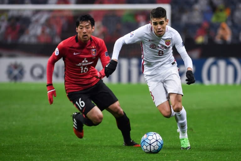 Oscar (R), a 60-million-euro signing a year ago, is looking for a first trophy with Shanghai SIPG