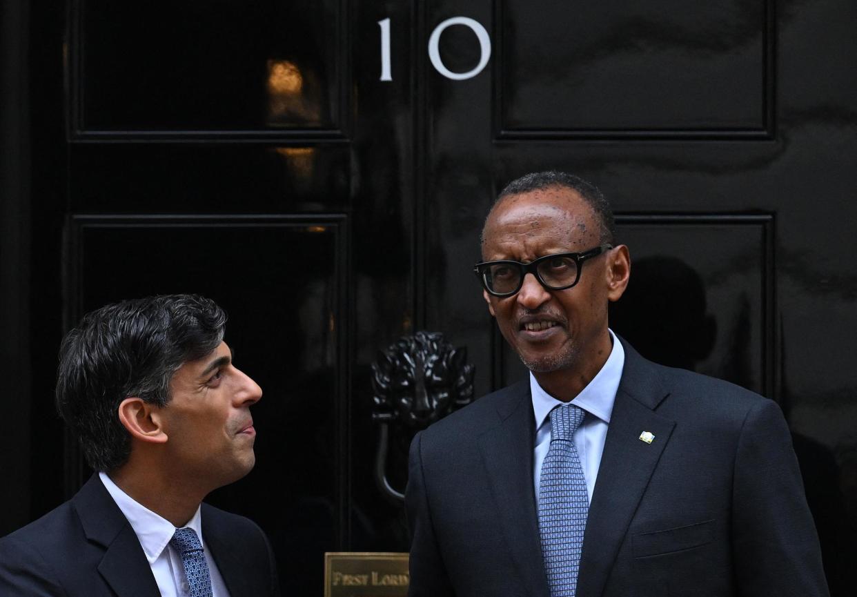 <span>Rishi Sunak with Rwanda's president Paul Kagame on the steps of 10 Downing Street on 9 April.</span><span>Photograph: AFP/Getty Images</span>