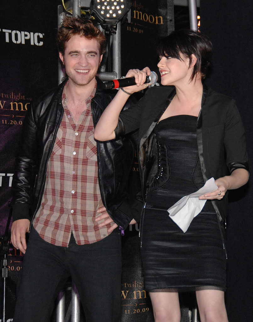 Twilight Saga New Moon Press Tour 2009 Robert Pattinson Kristen Stewart